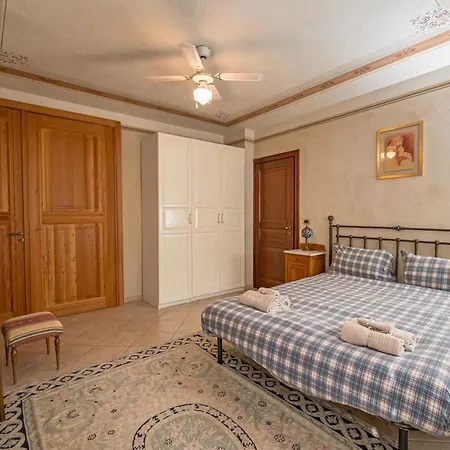 Cascina Girba 펜션 *