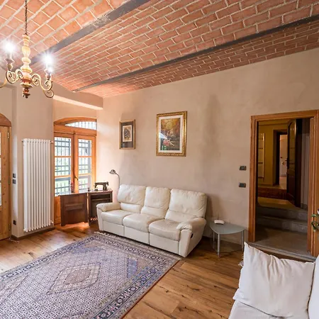 펜션 Cascina Girba